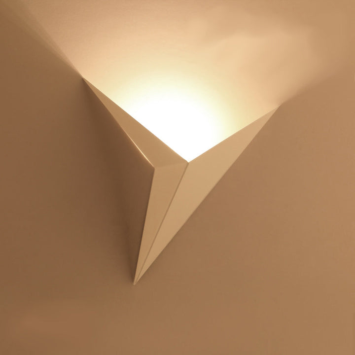 Lisslune | Modern Triangular Wall Lamp - TrigoLux
