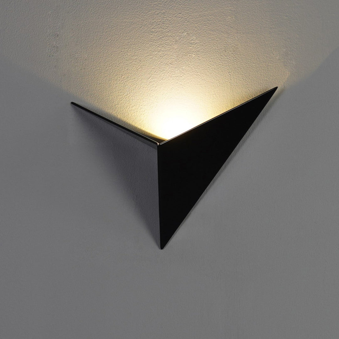 Lisslune | Modern Triangular Wall Lamp - TrigoLux