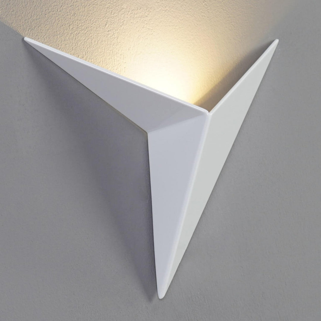 Lisslune | Modern Triangular Wall Lamp - TrigoLux