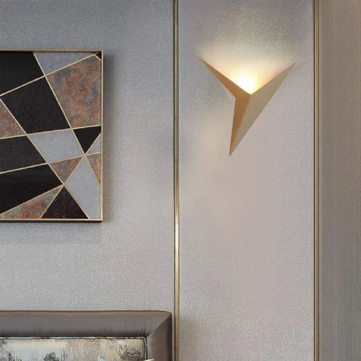 Lisslune | Modern Triangular Wall Lamp - TrigoLux