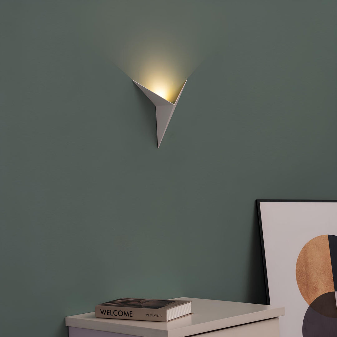 Lisslune | Modern Triangular Wall Lamp - TrigoLux