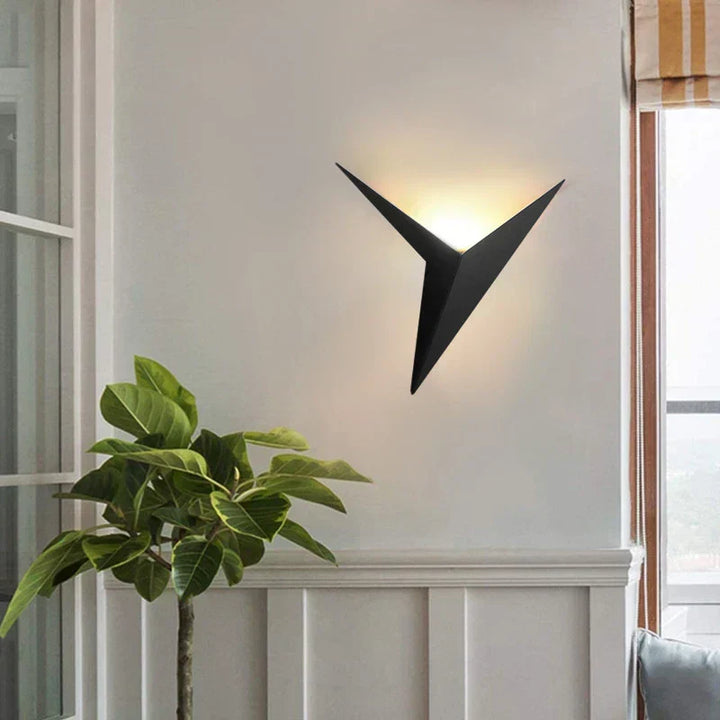Lisslune | Modern Triangular Wall Lamp - TrigoLux