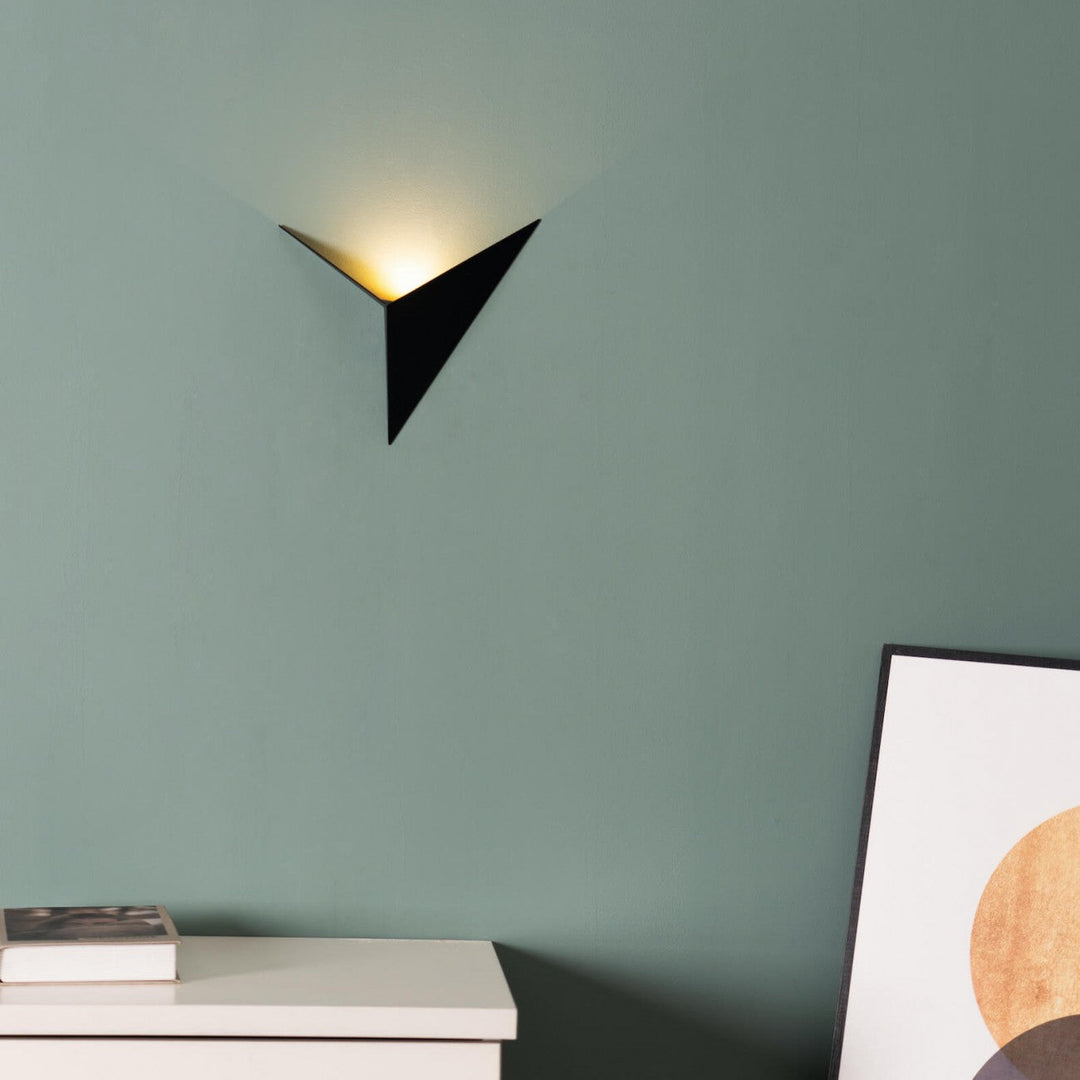 Lisslune | Modern Triangular Wall Lamp - TrigoLux
