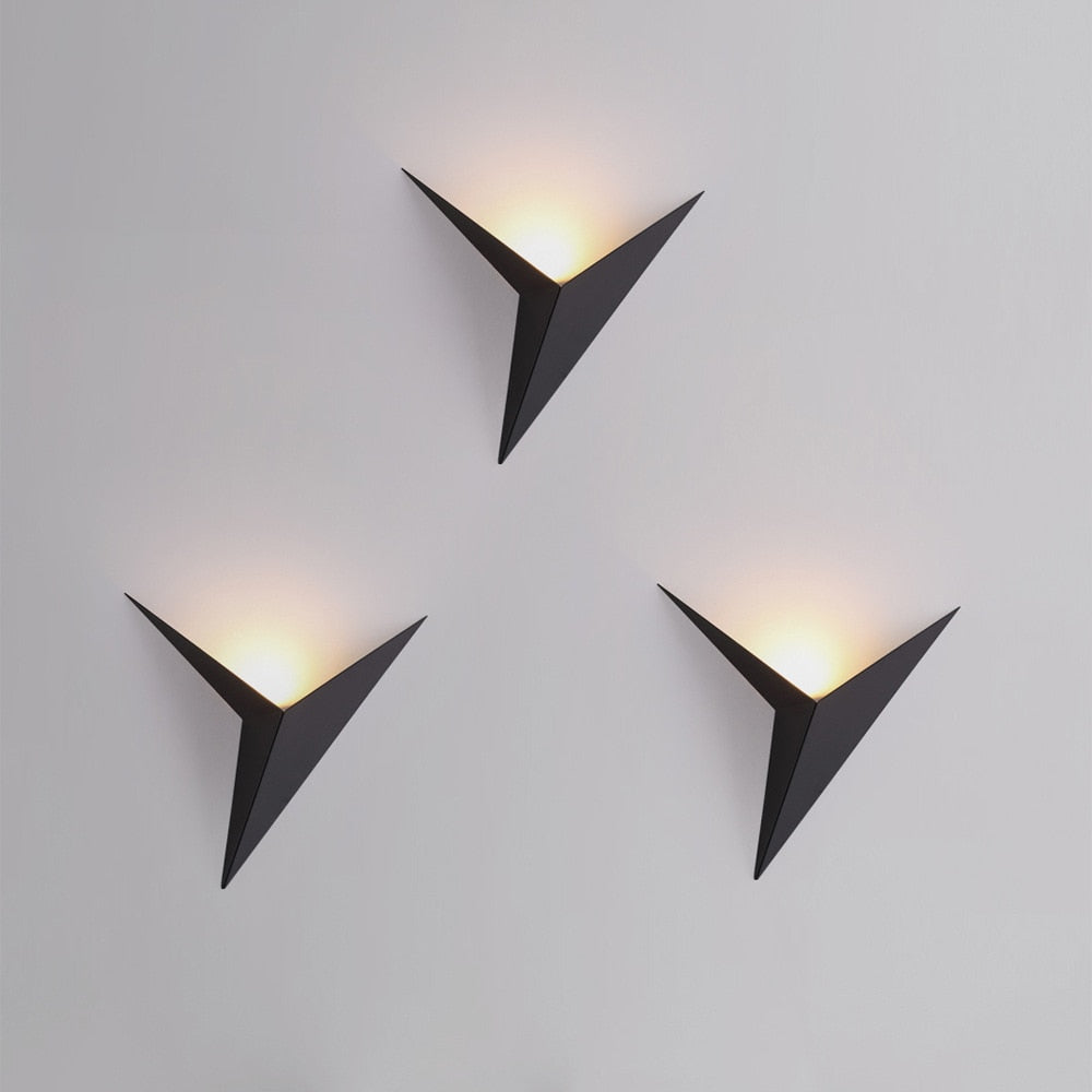 Lisslune | Modern Triangular Wall Lamp - TrigoLux