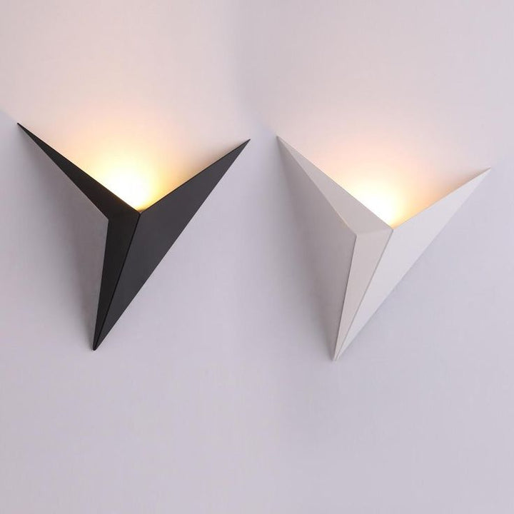 Lisslune | Modern Triangular Wall Lamp - TrigoLux