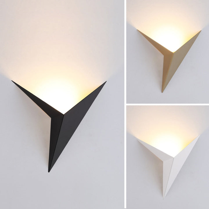 Lisslune | Modern Triangular Wall Lamp - TrigoLux