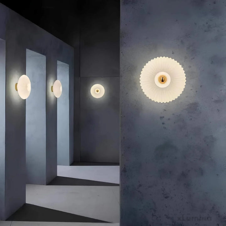 Lisslune | – Glass with wavy light wall lamp