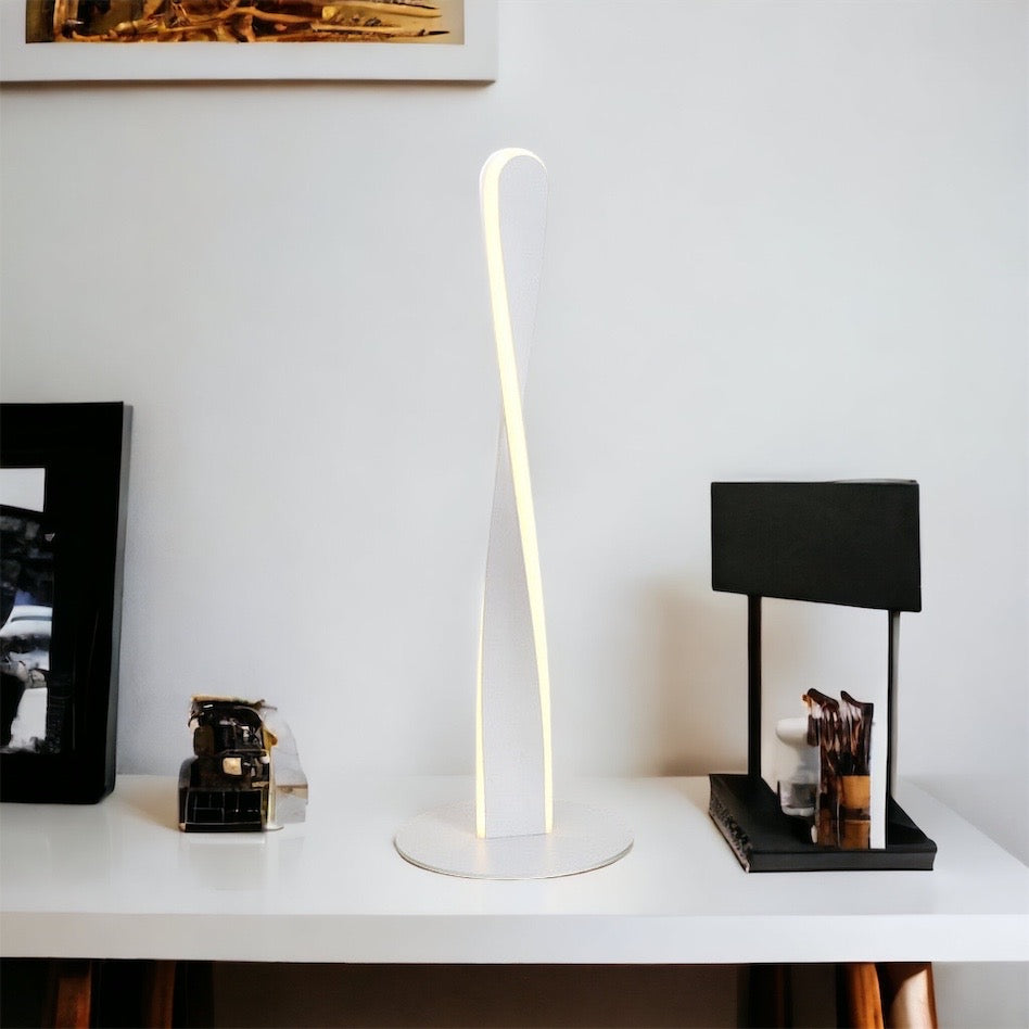 Lisslune | DimLume – Aluminum Desk Lamp with Flexible Dimming Function