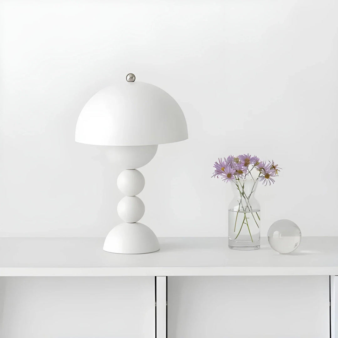 Lisslune | Modern Table Lamp in Scandinavian Design with Gold Accents