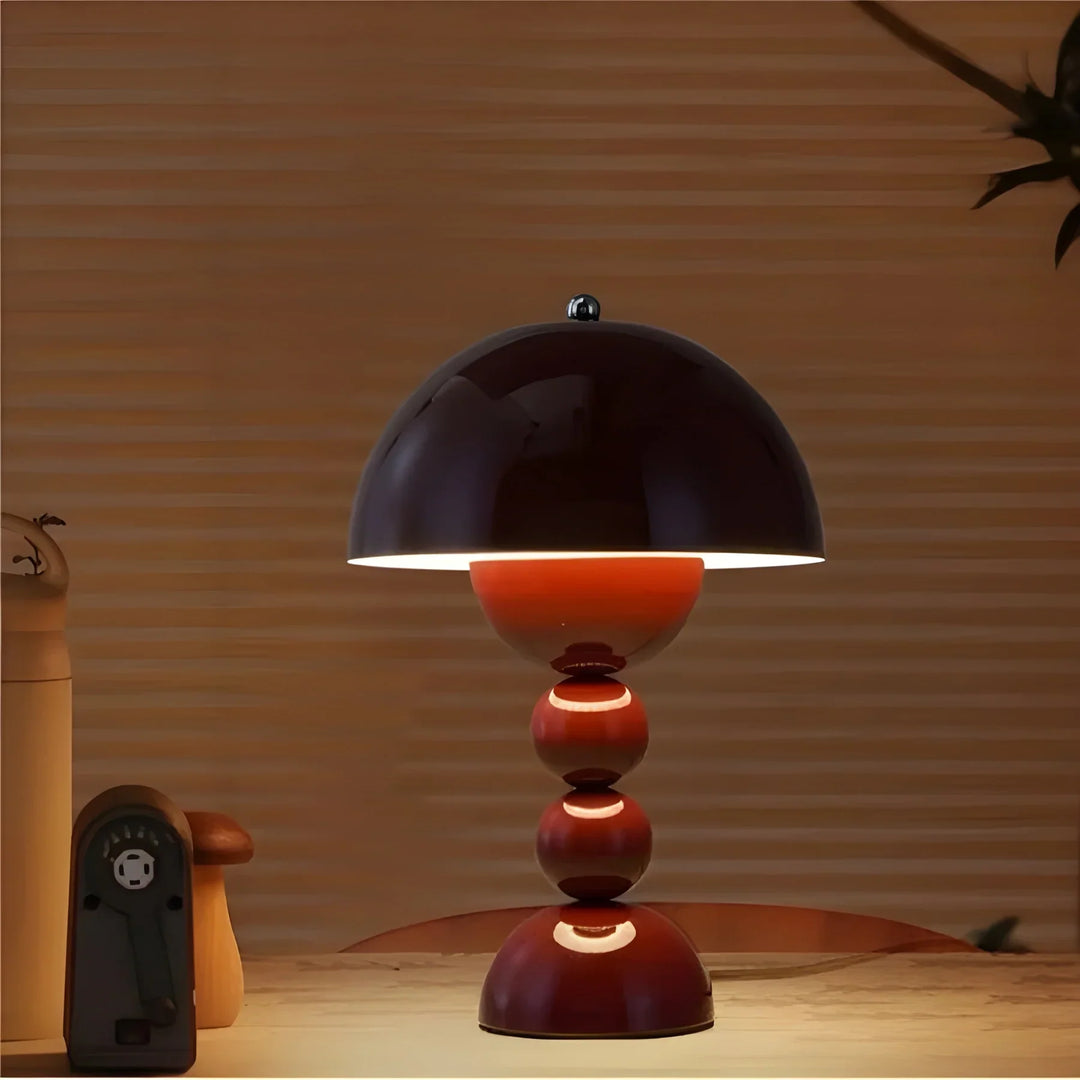 Lisslune | Modern Table Lamp in Scandinavian Design with Gold Accents