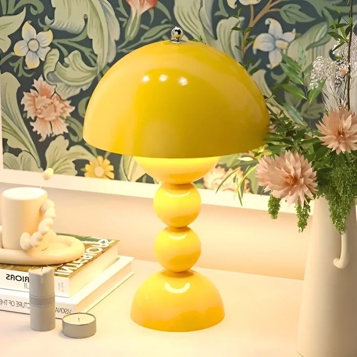 Lisslune | Modern Table Lamp in Scandinavian Design with Gold Accents