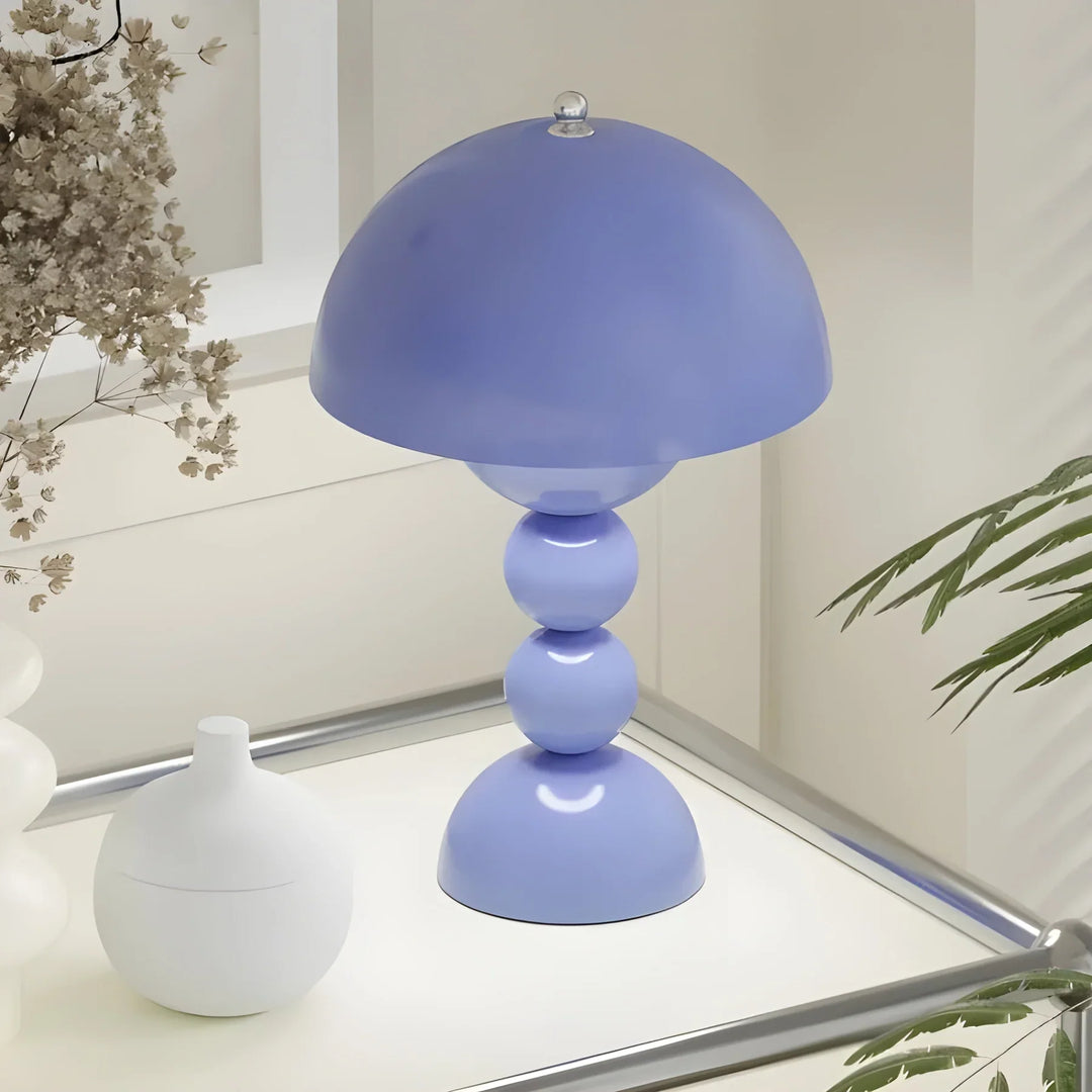 Lisslune | Modern Table Lamp in Scandinavian Design with Gold Accents
