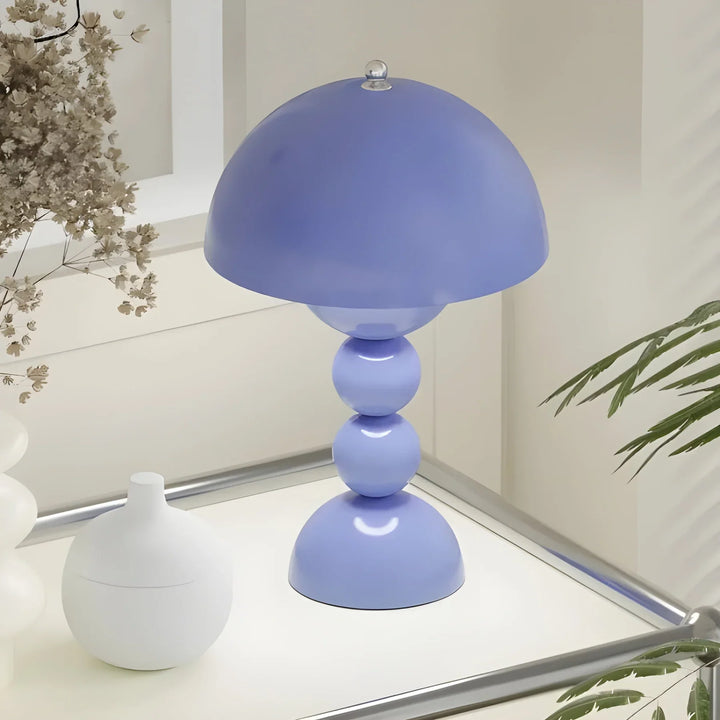 Lisslune | Modern Table Lamp in Scandinavian Design with Gold Accents