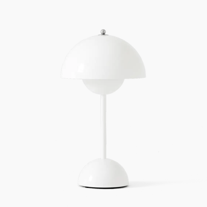 Lisslune | Add a touch of retro charm to your home with this lamp