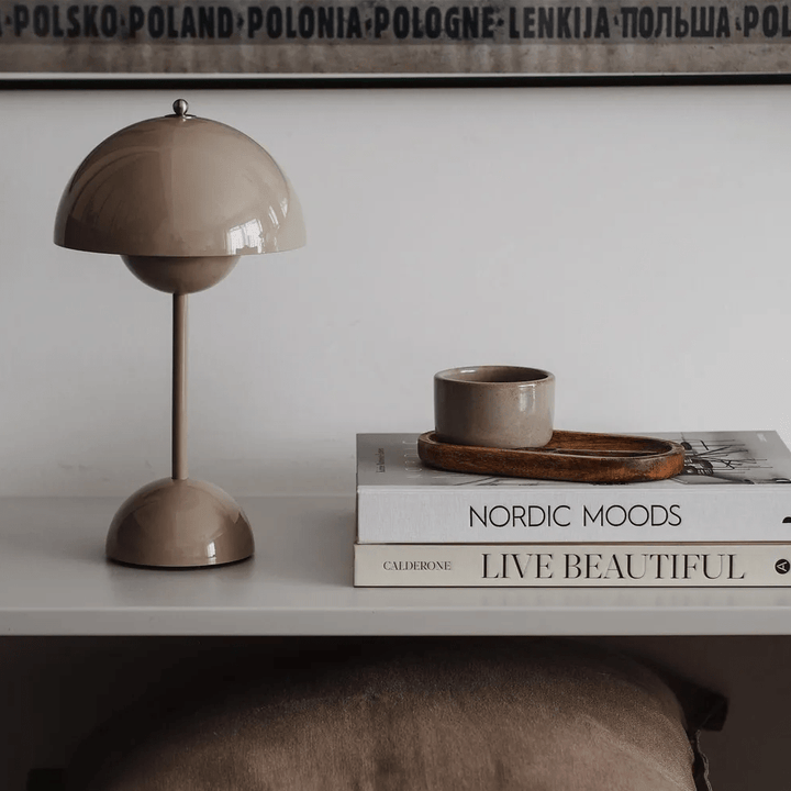 Lisslune | Add a touch of retro charm to your home with this lamp