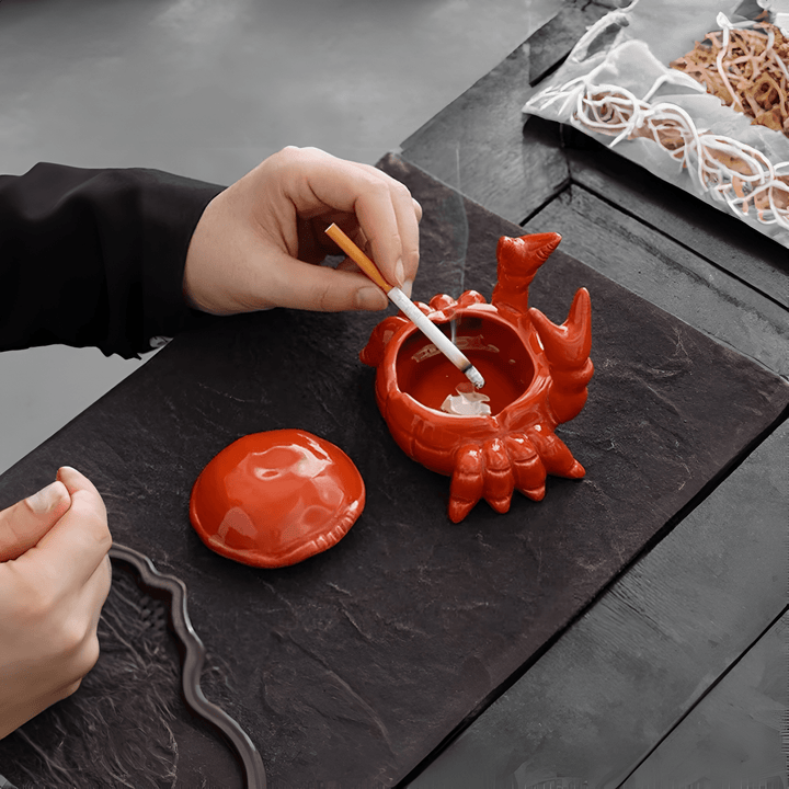 Lisslune | CeramiQ – Luxury Ashtray in Oriental Style with Unique Crab Design