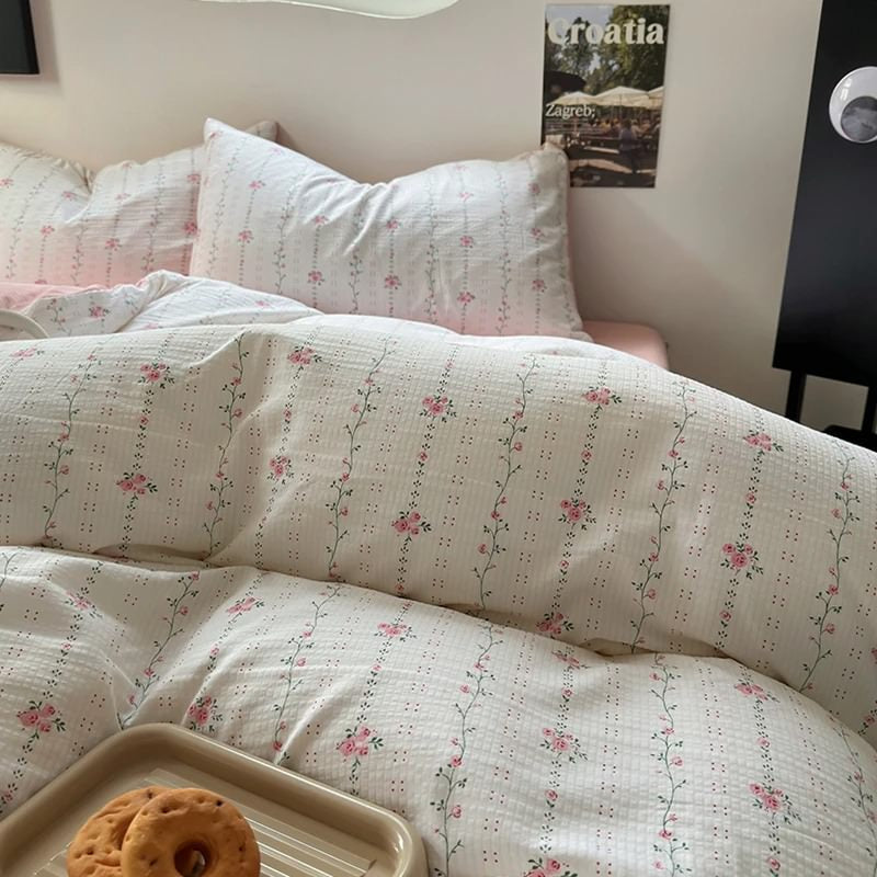 Rynx | Pale Pink Thin Floral Stripe Bedding Set