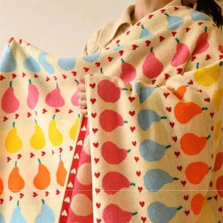 Lisslune | Soft children's towel made of cotton with pear motif