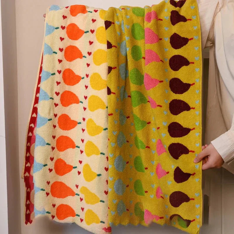 Lisslune | Soft children's towel made of cotton with pear motif