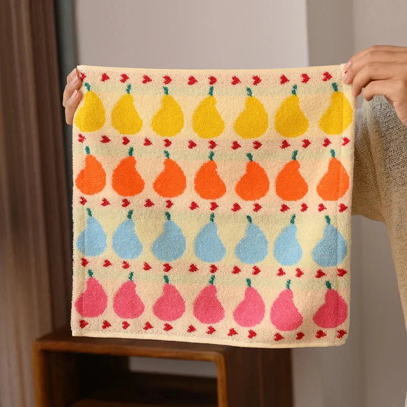Lisslune | Soft children's towel made of cotton with pear motif