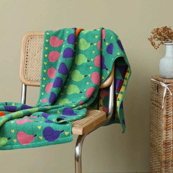 Lisslune | Soft children's towel made of cotton with pear motif