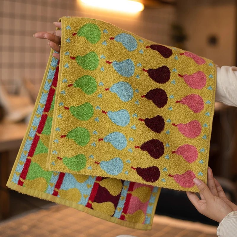 Lisslune | Soft children's towel made of cotton with pear motif