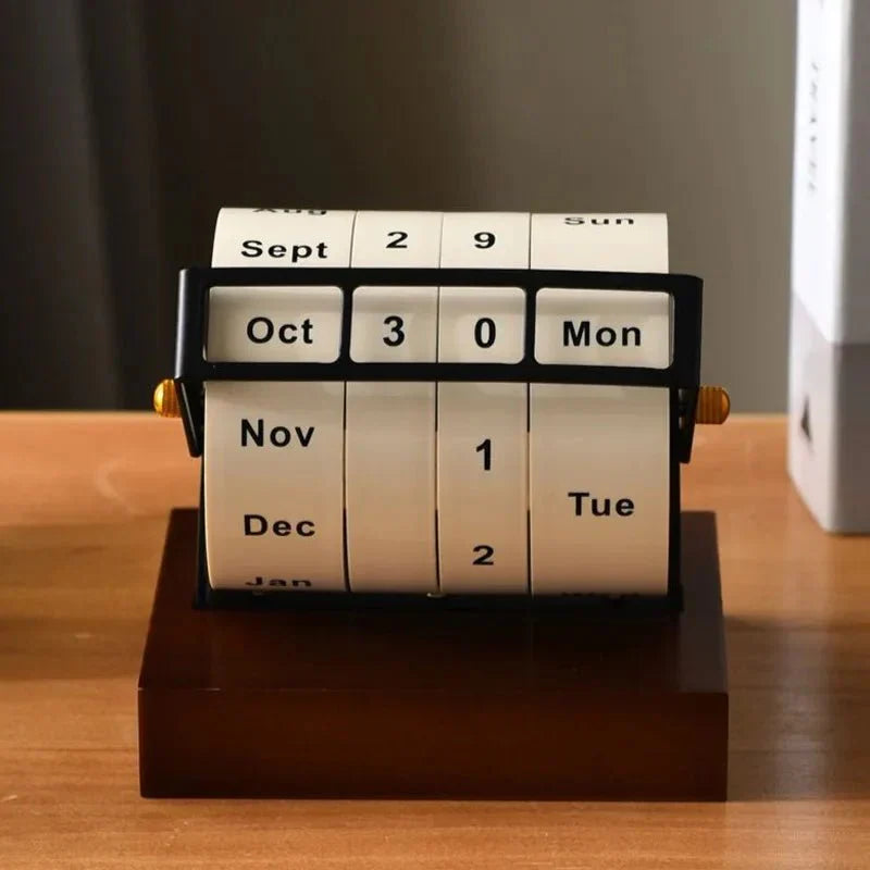Lisslune | Perpetual Bike Desk Calendar