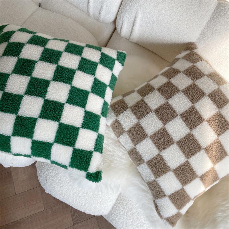 Lisslune | Plush Fleece Checkered Pillowcase