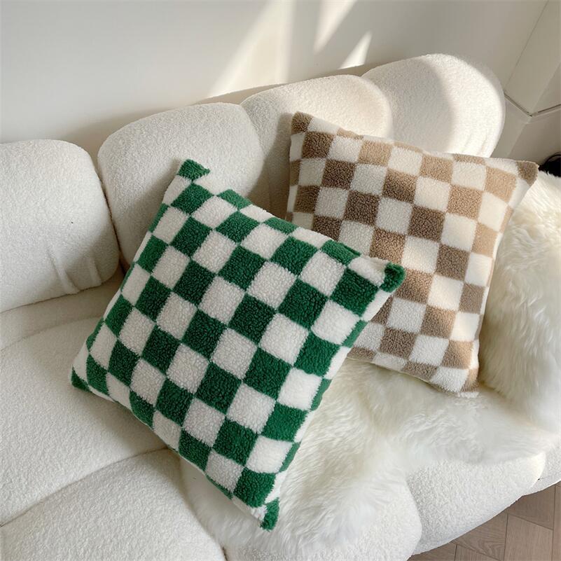 Lisslune | Plush Fleece Checkered Pillowcase