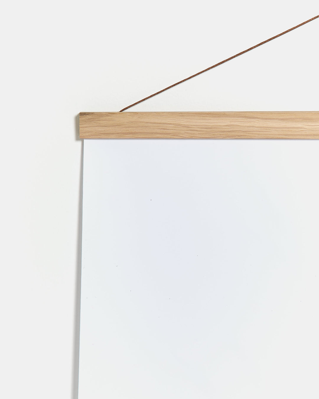 Lisslune | Magnetic oak poster holder, 40cm
