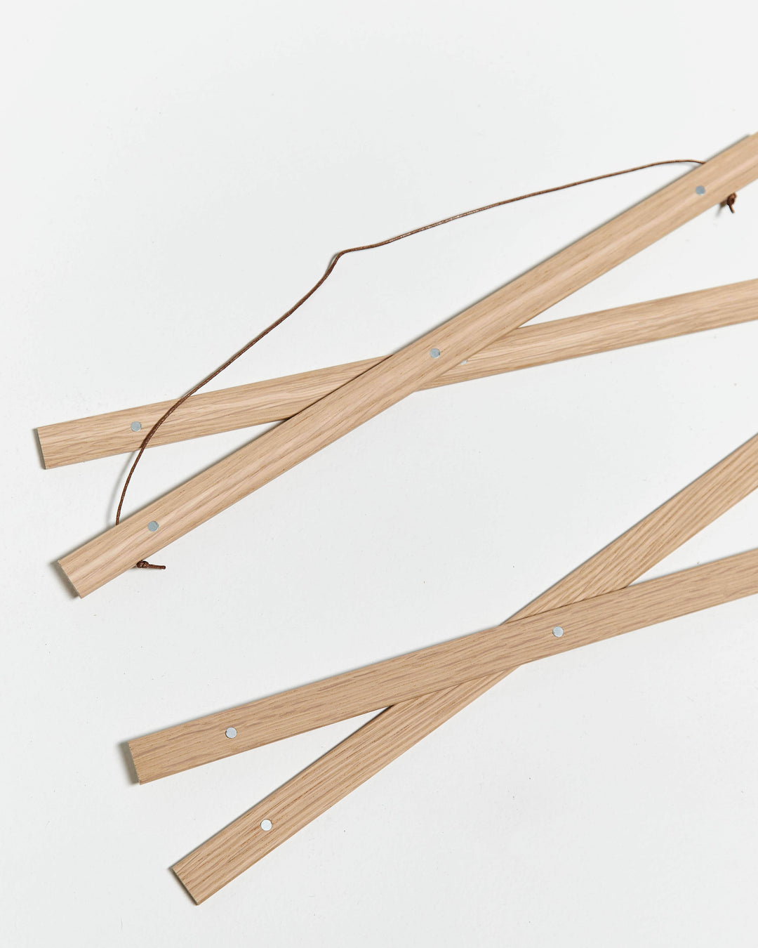 Lisslune | Magnetic oak tree poster holder, 70 cm