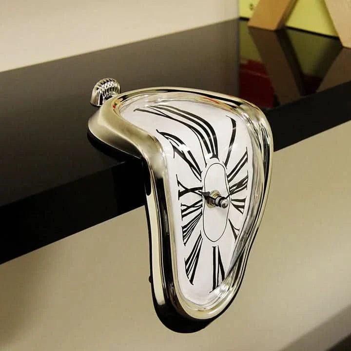 Lisslune | Cali - Surrealistic dripping wall clock