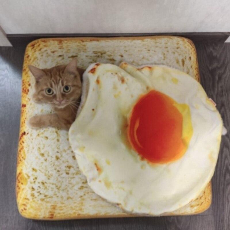 Lisslune | Toast Cat Bed + Egg Blanket