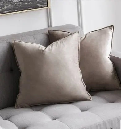 Lisslune | VelvetLuxe – Elegant velvet cushion cover with refined details