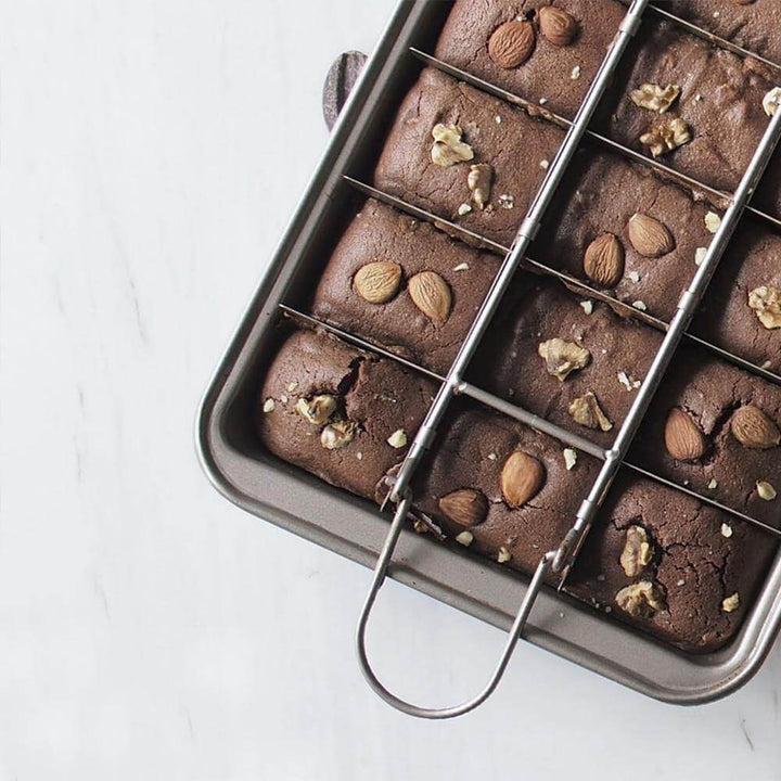 Lisslune | 18 Cavity Non-Stick Professional Cake Mold