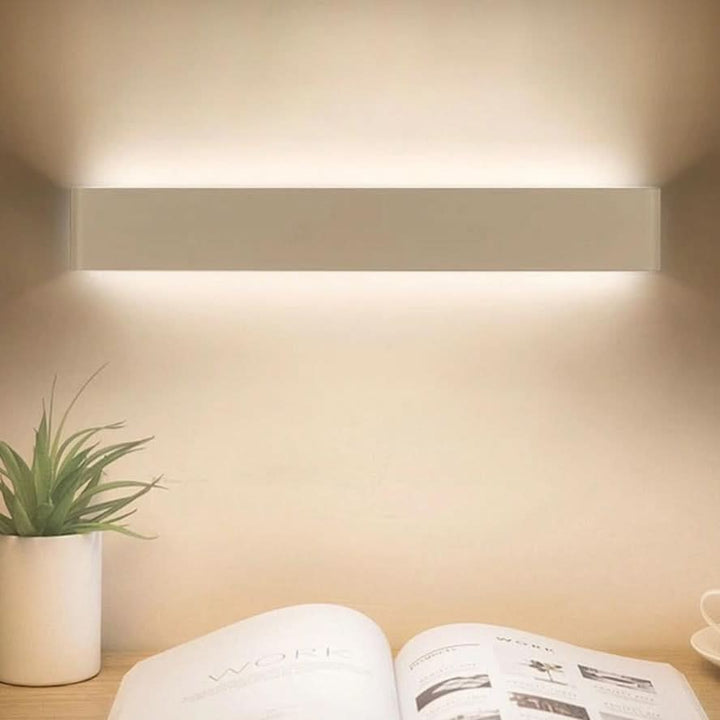 Lisslune | Contemporary LED Wall Lamp – Sleek Black Aluminum Light