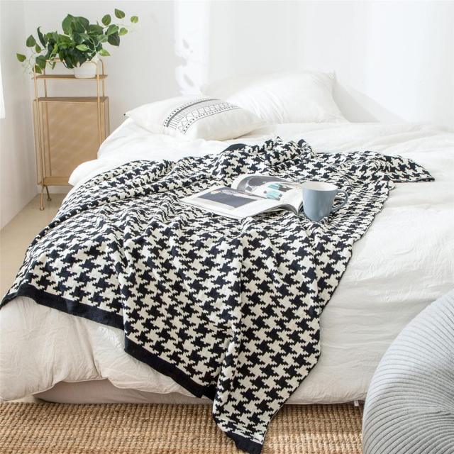 Lisslune | PlaidLuxe Houndstooth Throw Blanket | Checked Design | Soft & Cozy | Various Sizes