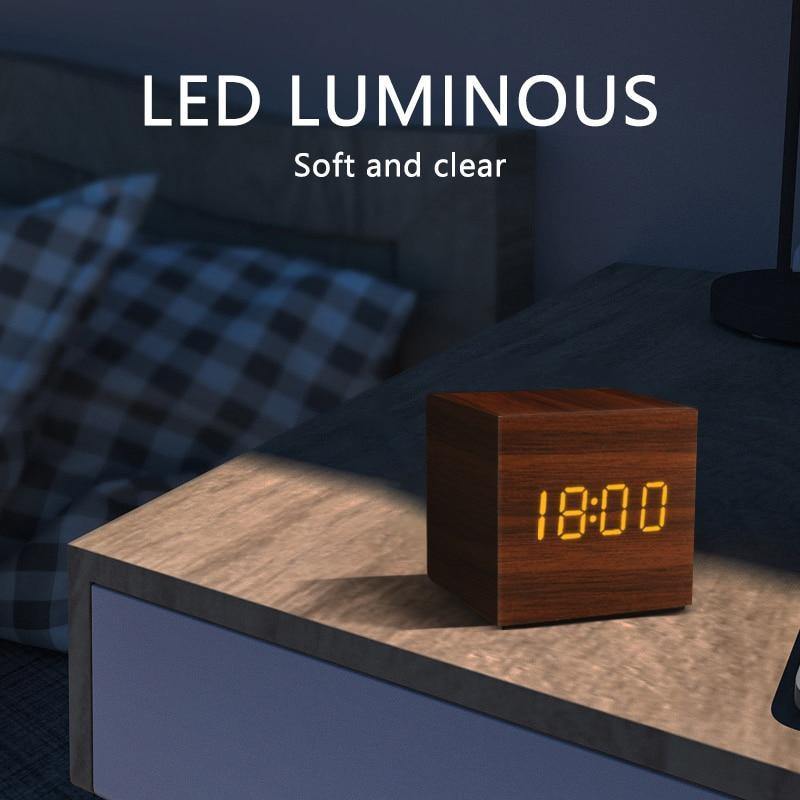 Lisslune | LED Alarm Clock in Wooden Cube Form