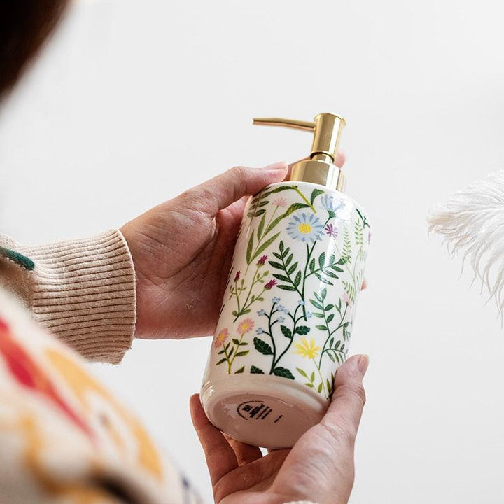 Lisslune | Soap dispenser made of ceramic with floral design