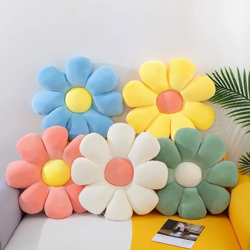 Lisslune | FloraNest | Elegant flower-inspired cushion