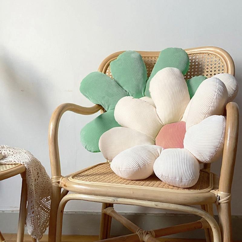 Lisslune | FloraNest | Elegant flower-inspired cushion