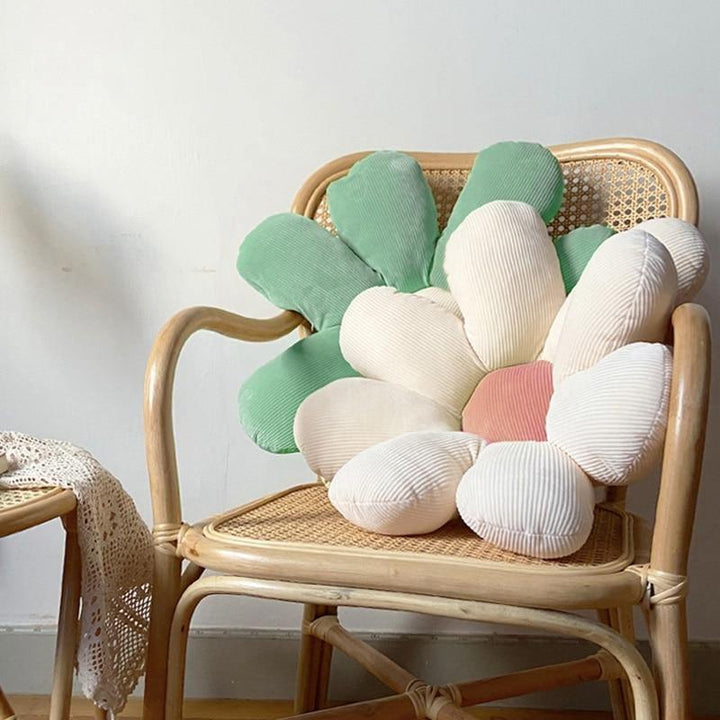 Lisslune | FloraNest | Elegant flower-inspired cushion