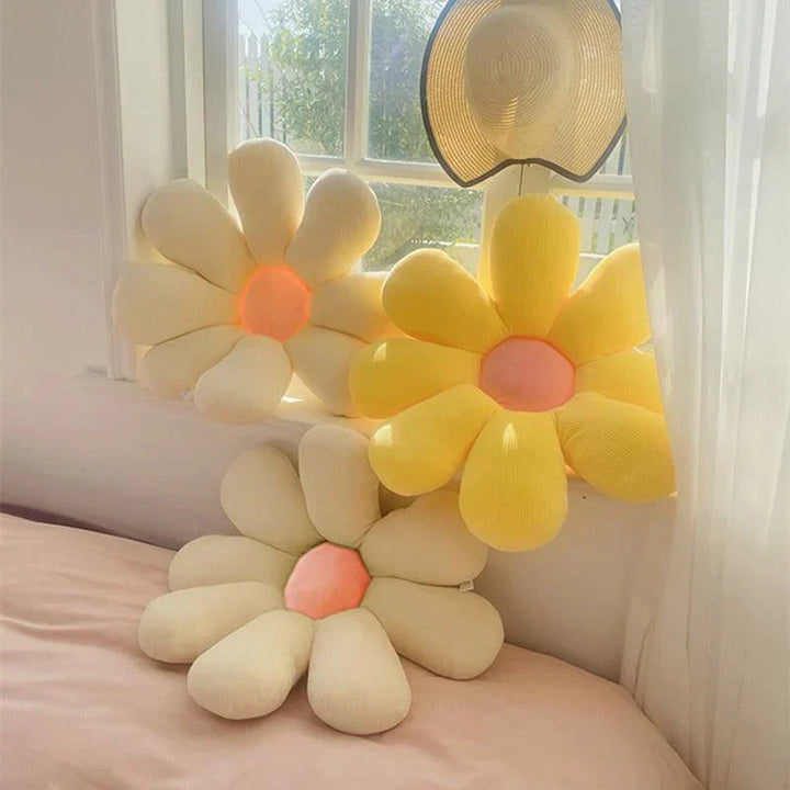 Lisslune | FloraNest | Elegant flower-inspired cushion