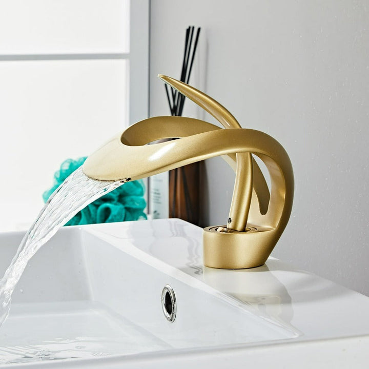 Lisslune | Modern curved bathroom faucet