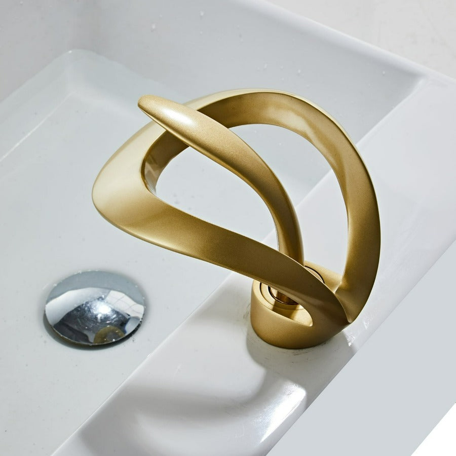 Lisslune | Modern curved bathroom faucet