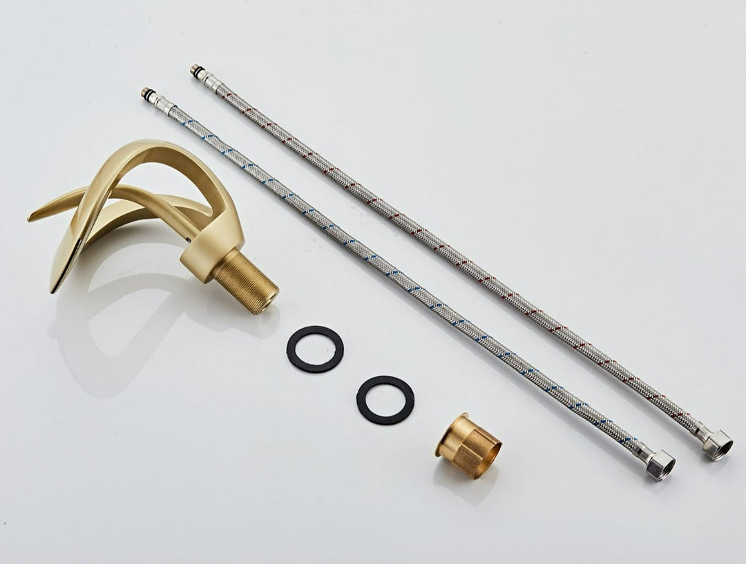 Lisslune | Modern curved bathroom faucet