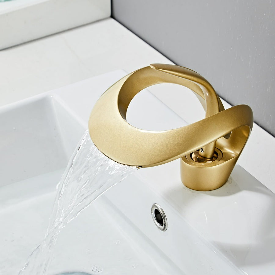 Lisslune | Modern curved bathroom faucet