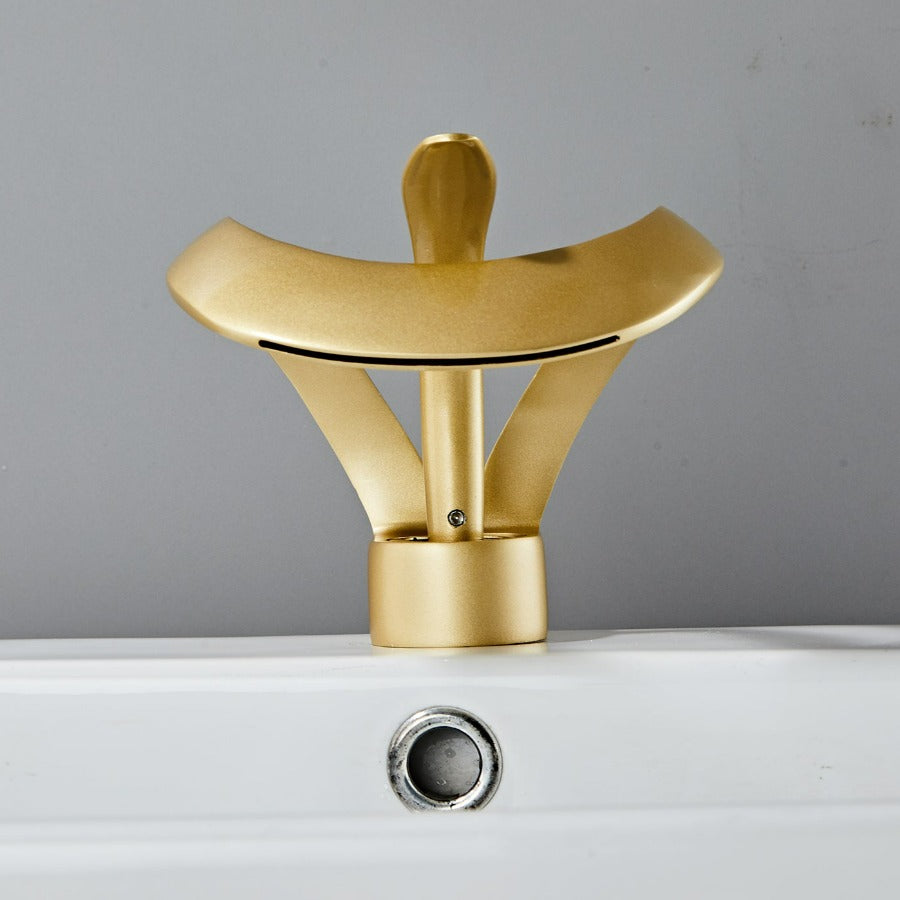 Lisslune | Modern curved bathroom faucet