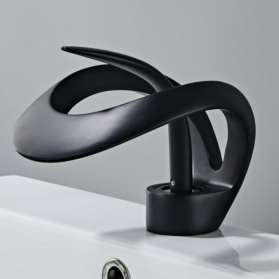 Lisslune | Modern curved bathroom faucet