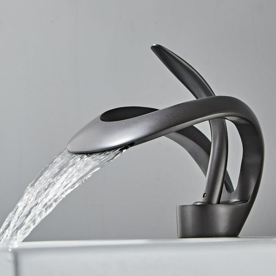 Lisslune | Modern curved bathroom faucet